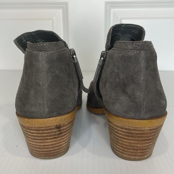 1. State Loka Women’s Sz 7 Suede Studded Ankle Bootie Almond Toe Block Heel Gray - Picture 3 of 9